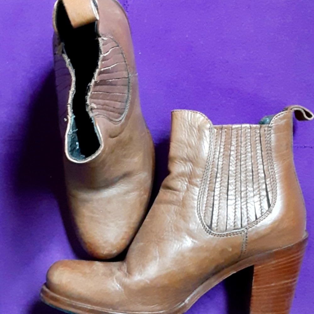 Brown leather booties size 36 by Vera Cuoio